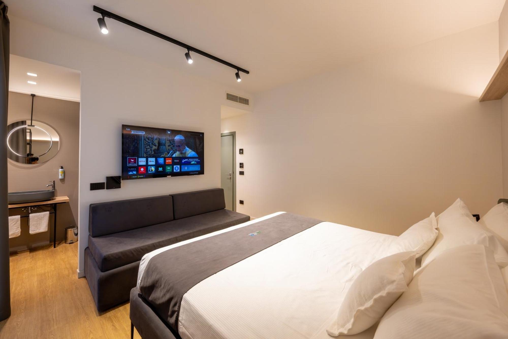 Meg Lifestyle Hotel & Apartaments Riccione Bagian luar foto